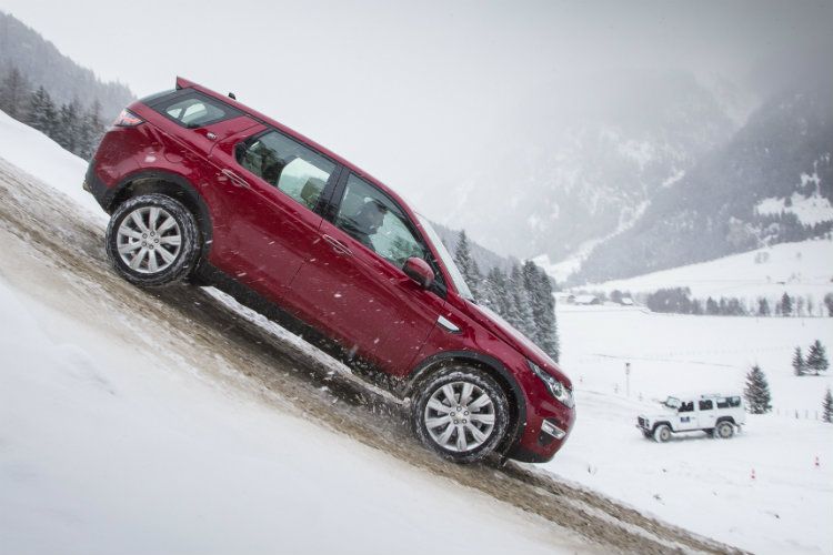 Der Discovery Sport fürchtet weder steile Abhänge ... (Foto: Land Rover)