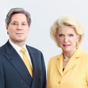 Die Gesellschafter der Schaeffler Gruppe Maria-Elisabeth Schaeffler-Thumann und Sohn Georg F. W. Schaeffler führen das Lebenswerk der Brüder Schaeffler fort.