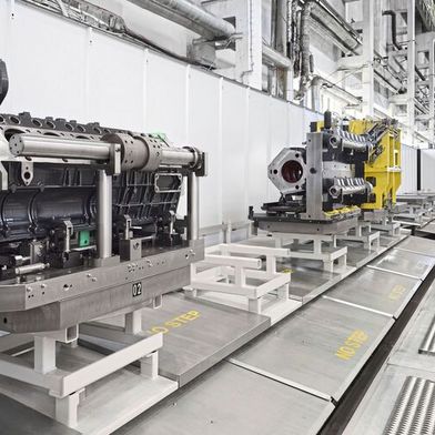 Als Automatisierungslösung wählte Tatra ein Fastems FPC3000-System, das vorerst zwölf, in einem späteren Schritt dann 18 Palettenplätze und einen Linearförderer beinhaltet. (Bild: Starrag/Ralf Baumgarten)