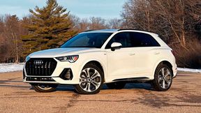 Einige Millionen Fahrzeuge von Audi, Volkswagen und auch Seat werden jetzt weltweit in die Werkstatt beordert. Der Grund ist eine mangelhafte Schraube im Lenksystem. Betroffen sind etwa Audi-Modelle des Q3, die vom 31. Oktober 2017 bis 23. Mai 2024 gefertigt wurden ... (Bild: Audi)