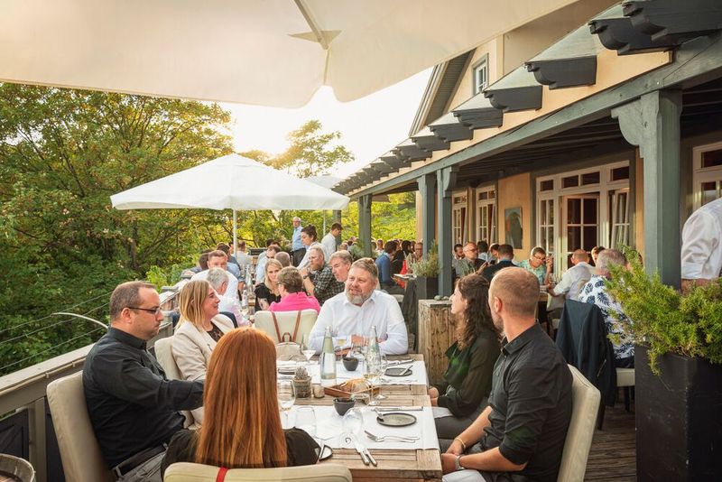 Der 20. Würzburger EMS-Tag fand am 8. September 2022 in den Mainfrankensälen Veitshöchheim statt. Am Vorabend der Veranstaltung gab es ein Networking-Dinner im Restaurant Reisers am Stein. Der 21. EMS-Tag findet am 7. September 2023 statt. Sie können sich bereits für eine Teilnahme auf der Webseite registrieren.  (Bild: Stefan Bausewein)