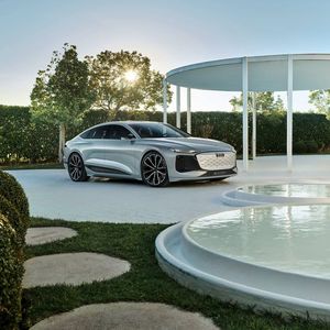 Der Audi A6 E-Tron concept ist ein 4,96 Meter langer Sportback, der mit der 100 Kilowattstundenbatterie mehr als 700 Kilometer weit kommt.(Bild:  Audi)