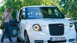 Der TX, das frühere „London Taxi“, ist nun im deutschen Handel erhältlich. Erster Vertriebspartner für die Taxi- und Shuttle-Modelle ist die Markötter-Gruppe. (Ioki)