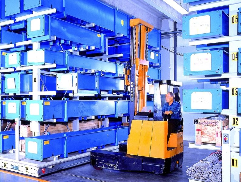 Kassetten in geschlossener Wannenausführung ermöglichen auch die Lagerung von Rohren und Stäben in kurzen Abschnitten. Bild: Bito (Archiv: Vogel Business Media)