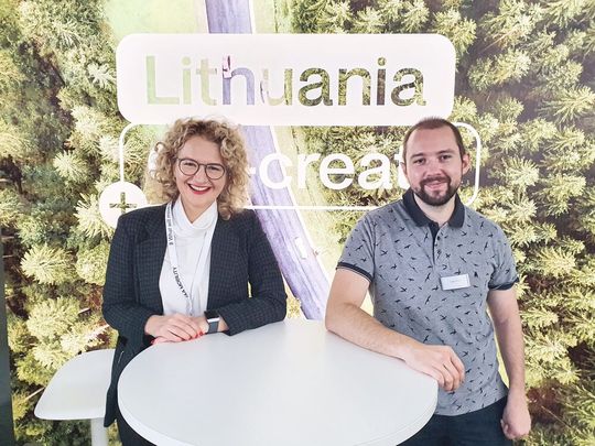 Die litauische Wirtschaftsministerin Ausrine Armonaite erzählte MM-Fachredakteur Gary Huck, was Litauen wirtschaftlich zu bieten hat. Die litauische Wirtschaftsministerin Ausrine Armonaite erzählte MM-Fachredakteur Gary Huck, was Litauen wirtschaftlich zu bieten hat.