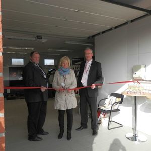 Eröffnungsfeier, Personen (v.l.): AKB-Geschäftsführer und -Gesellschafter Michael Lüdeke, stellvertretende Landrätin Kerstin Weiss und AKB-Geschäftsführer Ralf Reinhardt.