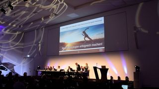 Die diesjährige VDNV-Jahreshauptversammlung stand unter dem Motto „Neue Technologien erfolgreich machen“. Die Händler sehen dabei Nissans Marketing-Team in der Pflicht. (Bild: Simon – »kfz-betrieb«)