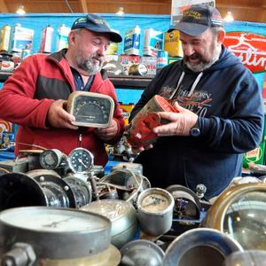 Ohne sie wäre der Besuch einer Oldtimermesse nur halb so lohnenswert: Die gewerblichen und privaten Teilehändler sind trotz Internet eine wertvolle Quelle für jeden Schrauber.(Foto:  Klassikwelt Bodensee)