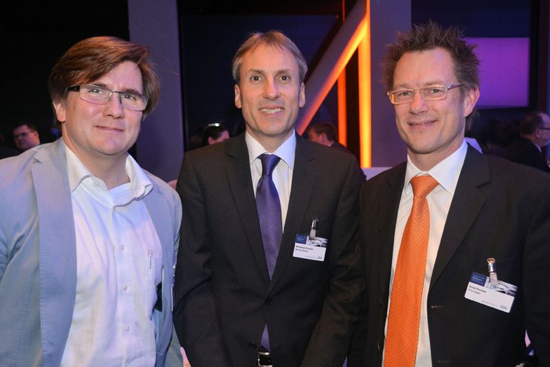 Wolfgang Grausam (IBM, Mi.) mit den Cloud-Partnern Dirk Laufer (Apinso, li.) und Knut Fischer (PTA) (IT-BUSINESS / Michael Hase)