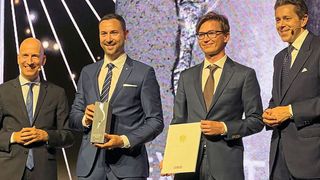 Auszeichnung für Copa-Data: Bundesminister für Wirtschaft und Arbeit, Martin Koch, Managing Director Johannes Petrowisch, Director Product Management Lukas Punzenberger und Harald Mahrer, Präsident der Wirtschaftskammer Österreich (v.l.). (Bild: Aussenwirtschaft Austria)