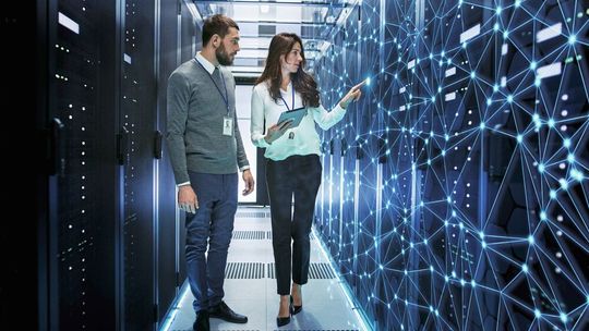 Nicht zusammenhängende Datensysteme behindern Innovation und schränken die Wirksamkeit fortschrittlicher Technologien wie künstlicher Intelligenz ein.(Bild:  gorodenkoff/iStock)