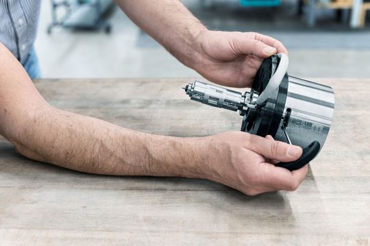 The EH 4050 single nozzle smartfill by Meusburger operates without a hot runner manifold.(Source:  Meusberger)