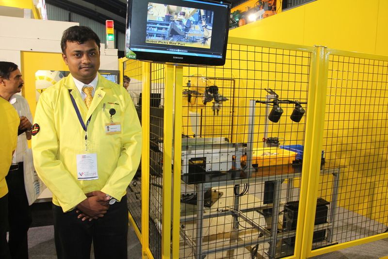 Fanuc-Roboterspezialist Nanda Kumar bietet indischen Kunden viel Unterstützung bei neuen Anwendungen . . . (Bild: Fouhy)