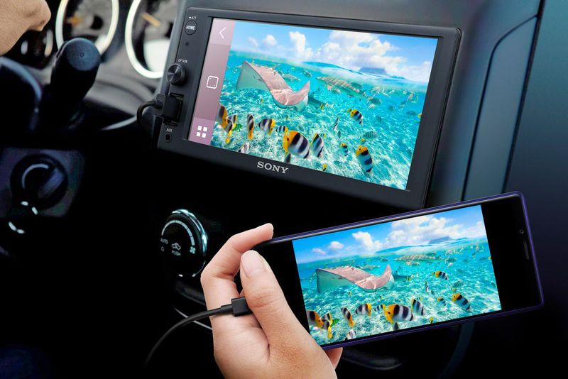 Der XAV-1500 spiegelt über WebLink Cast den Smartphone-Bildschirm. (Sony)