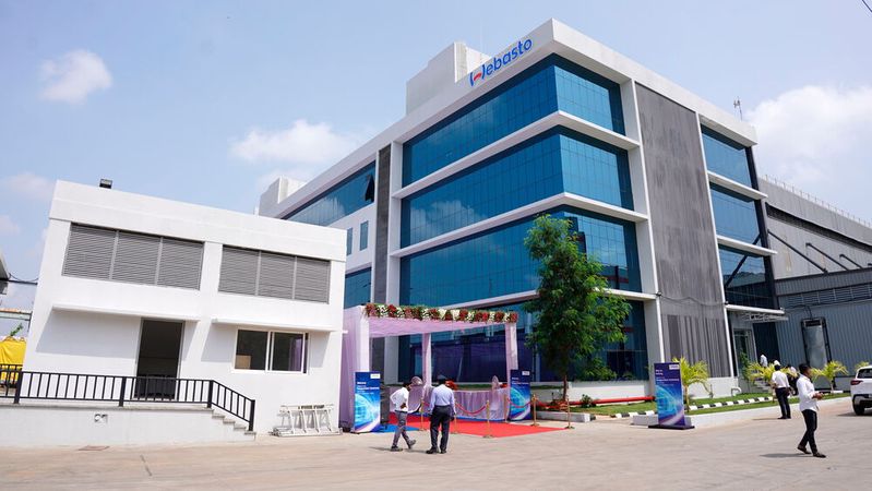 Webasto hat seinen zweiten Produktionsstandort für Panoramadächer in Chennai, Indien, offiziell eröffnet.(Bild:  Eby S Olickal/Webasto)