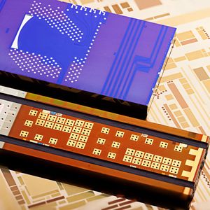 Der 50 GBit/s Sende- (Tx) und Empfangschip (Rx).