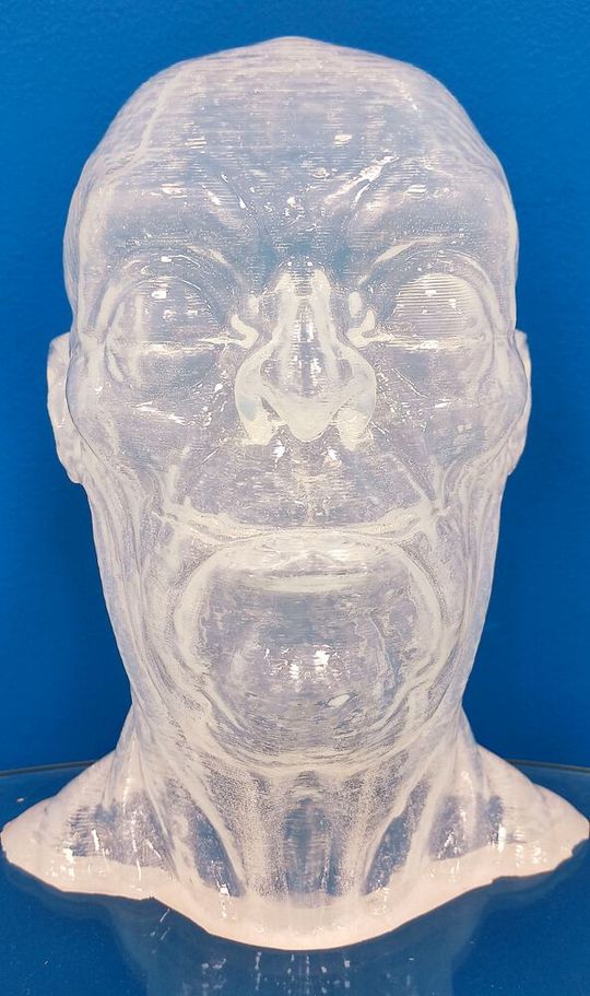 Dieser 3D-gedruckte Kopf wurde mit dem Druckmaterial DIM 300 von Massivit 3D gefertigt.(Bild:  Massivit 3D Printing Technologies Ltd.)
