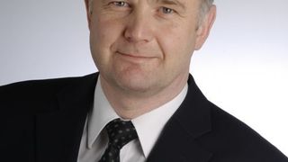 Dr. Andreas Dietz, Gruppenleiter des Fraunhofer-IST, referiert auf dem Convention 2011 in Stade über die CFK-Metallisierung.  (Bild: Fraunhofer-IST)