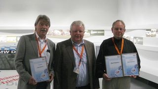 Bernhard Pütz/Geschäftsführer Eppendorf Vertrieb Deutschland GmbH, André Meise/Geschäftsführer LLG, Alexander Gronner/Leitung Memert Außendienst Deutschland. (v.l.n.r., Bild: Memmert) (Archiv: Vogel Business Media)