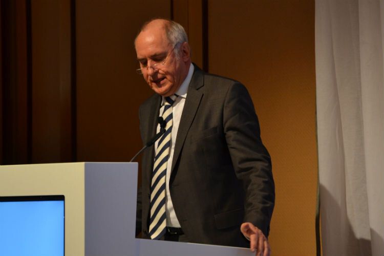 Klaus Sorg berichtet über die Arbeitskreissitzungen im Service und mahnt, Vertrieb und Service im neuen Margensystem nicht zu vermischen. (Foto: Mauritz)