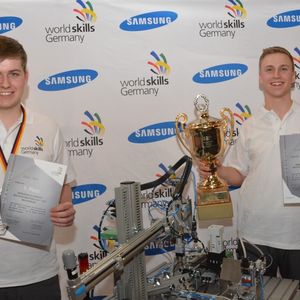 Deutsche Meister 2015 bei den Mechatronikern wurden die beiden 19jährigen Rafael Frank (Bild links) und Micha Purucker (Festo AG & Co. KG) aus Esslingen/Baden-Württemberg. Sie lösten in ihrem Skill das WM-Ticket zu den WorldSkills 2015 Sao Paulo/Brasilien.