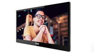 Der portable 15,6-Zoll-Monitor AOC 16T3EA wiegt nur 1,1 kg und ist 11,5 mm dünn. Der ausklappbare Standfuß ist im Gehäuse integriert. (Bild:AOC)