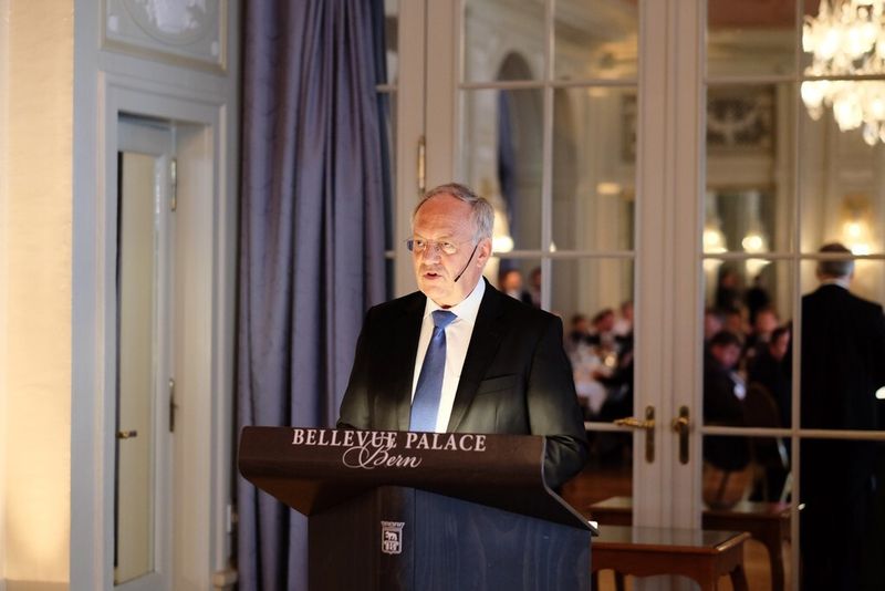 Bundesrat Johann Schneider-Ammann verspricht den Teilnehmern des Networking-Diners am Vorabend des ersten Swiss Medtech Days „alles daran setzen, dass die Schweiz das beste Angebot für Medizintechnikhersteller bleibt, um hier Geschäfte zu machen, zu investieren und Arbeitsplätze zu schaffen.“ (Sherwin Asadi)