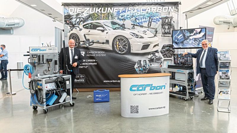 Der Spezialist für Aussenhautreparatur Carbon präsentierte erstmals sein neues Carbon-Body-Repair System CBR.  (RAINER WENGEL)