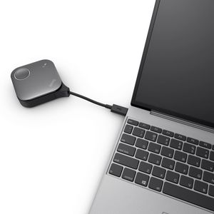 Die Buttons kommen ohne Treiber und ohne Einbindung in ein Firmen-WLAN aus. Sie ermöglichen eine 4K-UHD-Übertragung und eine Touchback-Steuerung. Auf dem Host-Button sitzt noch eine zusätzliche Splitscreen-Taste.(Bild:  Benq)