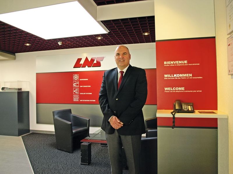 Gilbert Lile, CEO der LNS Group: «Wir haben uns von einem lokalen Hersteller von Stangenladern zu einem weltweit führenden Anbieter von Peripheriegeräten entwickelt. LNS ist ein Vorreiter in der Globalisierung seiner Struktur und der Entwicklung einer One-Stop-Shop-Strategie, die es seinen Kunden ermöglicht, mehrere Peripheriegeräte von einem einzigen Anbieter zu beziehen.» (LNS)