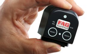 Trotz seiner geringen Abmessungen  zeichnet der Smart Check neben den Standardkennwerten Schwingung und Temperatur weitere Betriebsparameter wie z.B. Druck oder Durchfluss auf. (FAG) (Archiv: Vogel Business Media)