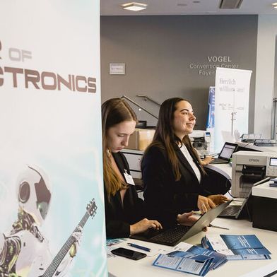 Zwei Tage Power of Electronics 2026 mit technischen Fachthemen und persönlichen Gesprächen in Bildern – und was geblieben ist. (Bild: Stefan Bausewein)