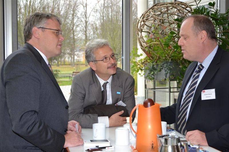 von links: Dr. Andreas Wernsdörfer, Dr. Joachim Birk (beide BASF), und Eckard Eberle (Siemens) (Bilder: M. Henig, J. Nellen / PROCESS) (Archiv: Vogel Business Media)