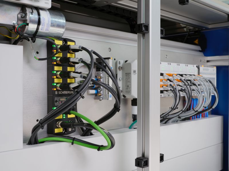 Die Safety Fieldbox von Schmersal vereinfacht die Integration von Sicherheitsschaltgeräten in den Sicherheitskreis. (Bild: Tiepner GmbH)