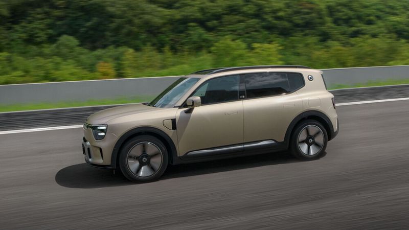 Mit 4,70 Metern ist der Fünfer der bislang größte Smart. (Bild: Smart)