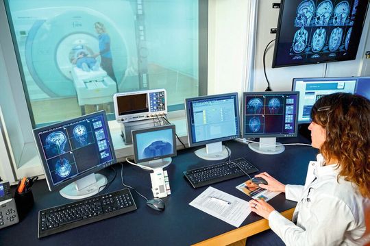 Im Rahmen einer neuen Studie zu Alzheimer-Erkrankung wurden u. a. Untersuchungen des Gehirns durchgeführt (Symbolbild).(Bild:  DZNE / Frommann)