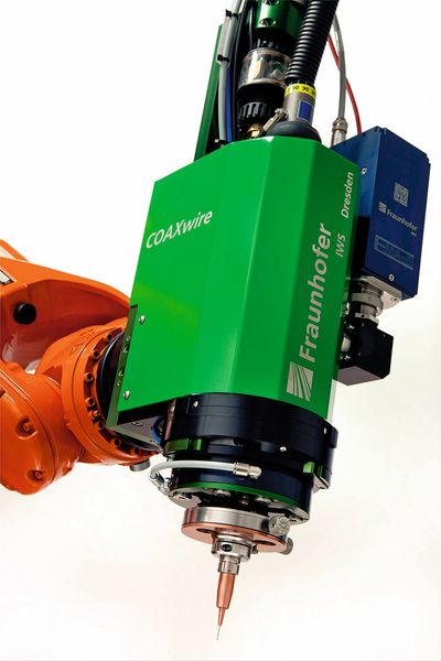 Laser-Draht-Koaxialbearbeitungskopf COAXwire der neuesten Generation zum Auftragschweißen metallischer Oberflächen. (Bild: Fraunhofer-IWS)