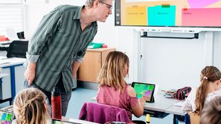 Interaktives Klassenzimmer in einer Grundschule (© SMART)