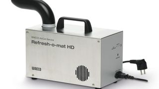 Das Innenraumdesinfektionsgerät „Refresh-o-mat“ können Werkstätten auch im Kampf gegen Coronaviren einsetzen. (Bild: Waeco)