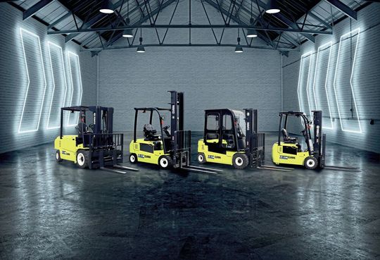 Auf der Logimat 2024 präsentiert Clark seine neue Elektrostapler-Baureihe.(Bild:  Clark)