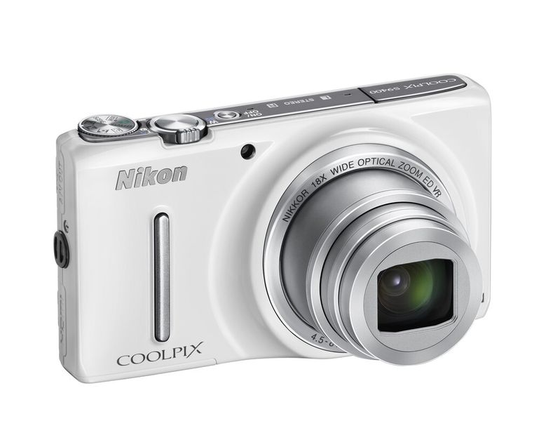... Coolpix S9400 erstattet Nikon je 30 Euro – in jeder Farbvariante. (Bild: Nikon)