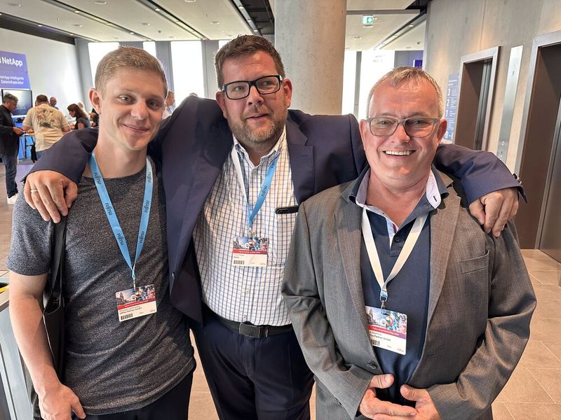 (v. l.) Philippe Laufenberg (Office Partner), Timo Müller (Bytec) und Axel Boehme (Office Partner) kennen sich auch schon paar Tage. (Bild: Vogel)