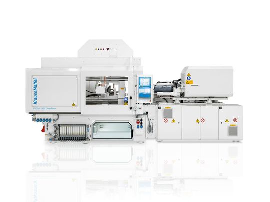 Prädestiniert für höchste Präzision und Produktivität im Reinraum ist laut Krauss-Maffei die vollelektrische Spritzgießmaschine PX 200-1400 in Medical Ausführung. Sie ist unter anderem auf Energieeffizienz und Stückkostenreduzierung getrimmt, wie es weiter heißt. Auf der K-2022 wird sie in Düsseldorf live produzieren.(Bild:  Krauss-Maffei / MHFotodesign)