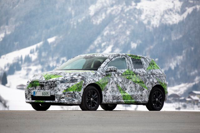 Nach VW Polo, Seat Ibiza und Audi A1 kommt der Fabia IV nun als letzter der Familie auch mit dem modularen Querbaukasten A0 von Volkswagen