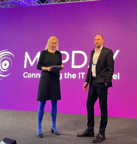Moderatorin Carmen Hentschel eröffnete zusammen mit Elovade-CEO Phlipp Weber den MSP Day. (Bild: Vogel IT-Medien GmbH)