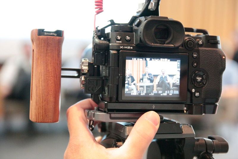 Die diesjährige FPGA Conference Europe hat etliche Rekorde gebrochen: die meisten Aussteller (34), die meisten Teilnehmer (400), davon über 130 aus dem Ausland, die weiteste Anreise (Singapur) und einiges mehr. Im Fokus standen nach wie vor spannende und hilfreiche Vorträge (über 100) von rund 70 Top-Referenten – und ausgiebige Möglichkeiten zum Networking. Damit hat sich Europas größte FPGA Fachkonferenz zur Top-Veranstaltung für programmierbare Logik und Adaptive Computing gemausert. (Bild: VCG)