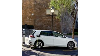 Der VW E-Golf erfreut sich trotz seines Alters einer stabilen Nachfrage. (Bild: VW)