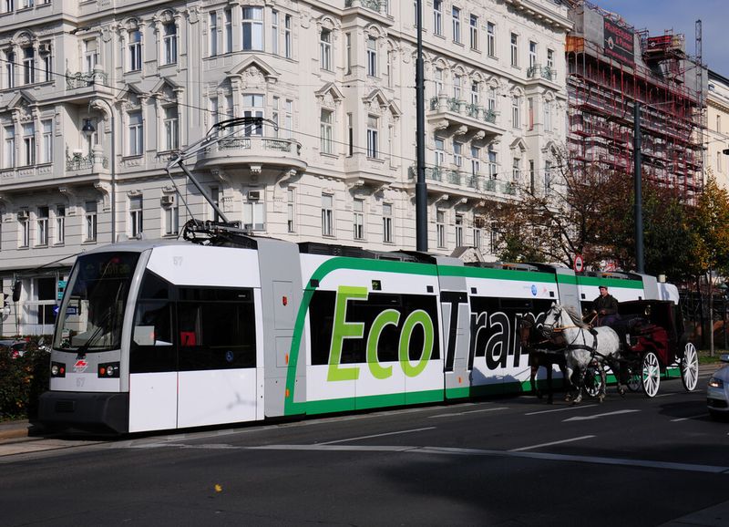 Die TU Wien entwickelte dafür ein Simulationsmodell für einen vorausschauenden Regler, der selbständig den Heiz- oder Kühlbedarf ermittelt. (Bild: Siemens)