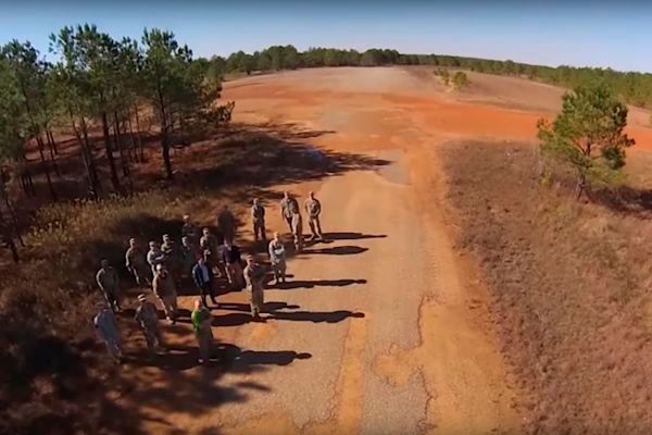 US-Armee und Marines entwickeln gemeinsam ein System, mit dem sich Drohnen auf einem 3D-Drucker bedarfsgerecht binnen 24 Stunden herstellen lassen.  (David McNally, army.mil)