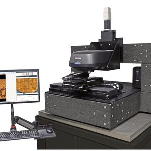 Deutlich effektiver als Stitching: Die Verwendung von globalen Positionsdaten bei Teilegrößen von bis zu zwei Metern mit Merkmalsgenauigkeit im Mikrometerbereich.(Bild:  Aerotech)
